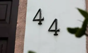 Prześladuje mnie liczba 44: Co oznacza ta tajemnicza liczba?