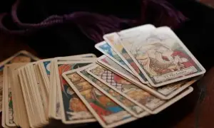 Czym są karty tarota? Poznaj ich znaczenie, historię i tajniki wróżenia