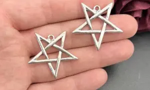 Pentagram a pentakl: Różnice i znaczenie między pentagramem a pentaklem