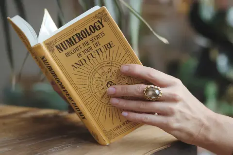 Numerologia 5 i 7: jak te liczby kształtują twoją osobowość i relacje