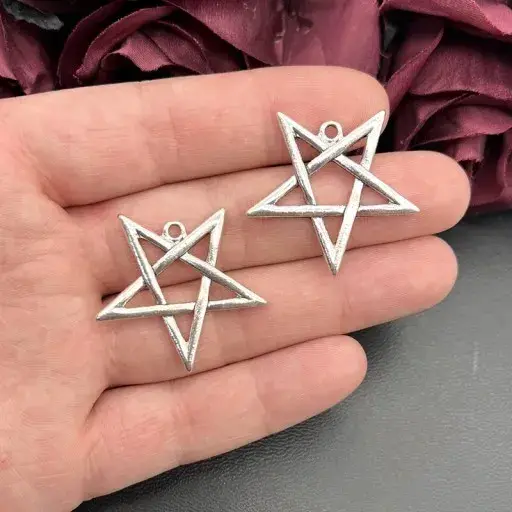 Pentagram a pentakl: Różnice i znaczenie między pentagramem a pentaklem